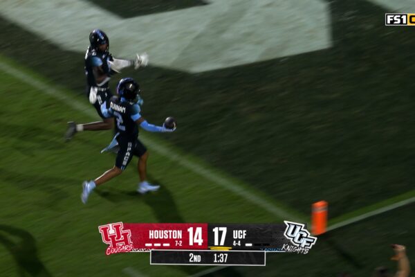 UCF's Phillip Dunnam scores 43-yard pick six to take lead against Houston