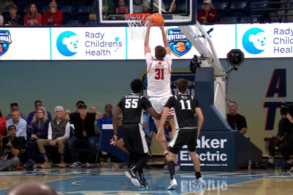 Wisconsin’s Nolan Winter throws down slam dunk, taking lead over Providence