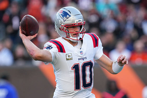 2025 Week 13 QB Fantasy Rankings: Sleepers, Streamers, Busts