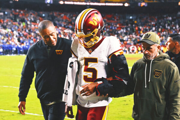 Commanders QB Jayden Daniels Exits in Air Cast With Elbow Injury vs. Seahawks