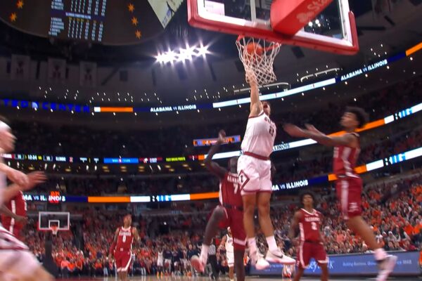 Andrej Stojaković throws down MONSTROUS fastbreak dunk, extending Illinois's lead against Alabama