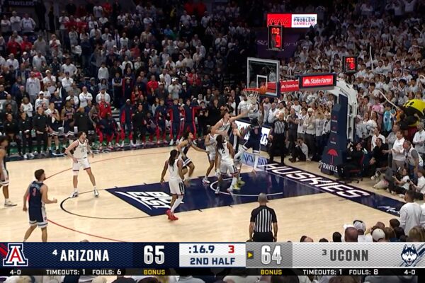 Jaden Bradley's SHIFTY layup seals upset win for Arizona against UConn