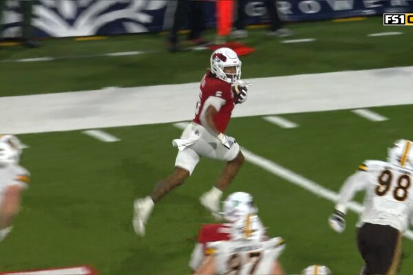 Fresno State's Bryson Donelson rushes 12-yard TD, taking early lead over Wyoming
