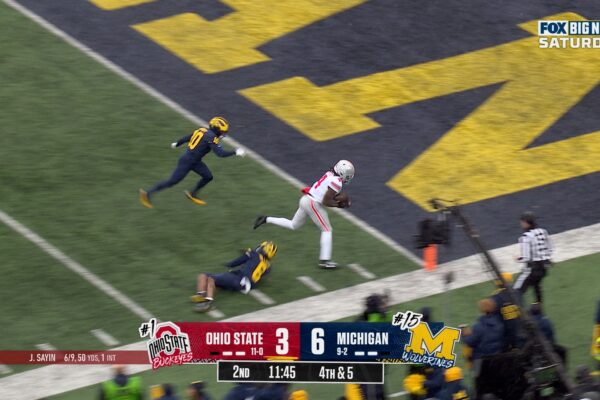Julian Sayin finds Jeremiah Smith for a 35-yard TD, giving Ohio State lead over Michigan
