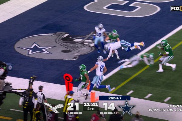 Cowboys' Dak Prescott scrambles for 8-yard TD to tie game vs. Eagles | NFL Highlights