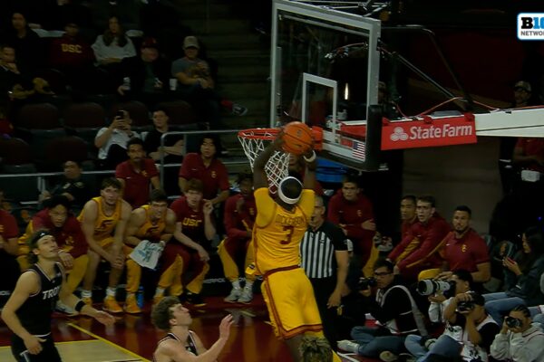 USC’s Amarion Dickerson hammers home alley-oop vs. Troy