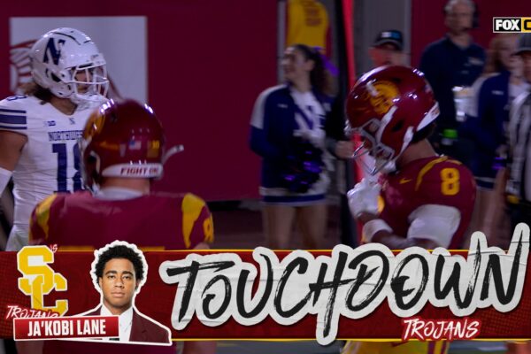 Ja'kobi Lane's INSANE one-handed grab extends USC's lead over Northwestern