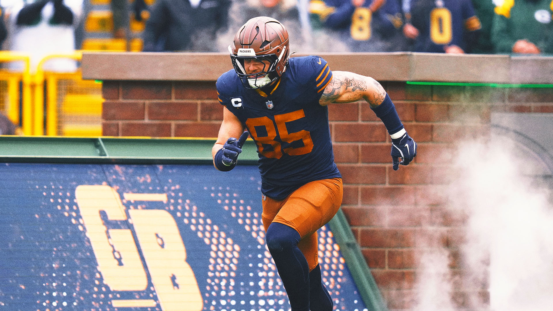 Packers Star TE Tucker Kraft Carted Off With Knee Injury vs. Panthers