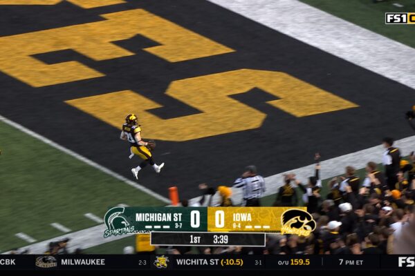 Kaden Wetjen returns a punt 62 yards for touchdown, giving Iowa lead over Michigan State