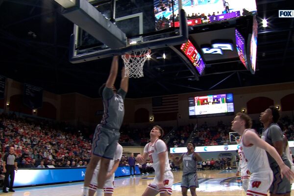 David Punch rolls and finishes alley-oop dunk from Jayden Pierre, giving TCU early lead over Wisconsin