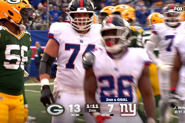 Giants' Devin Singletary punches in two-yard TD, tying up game against Packers | NFL Highlights