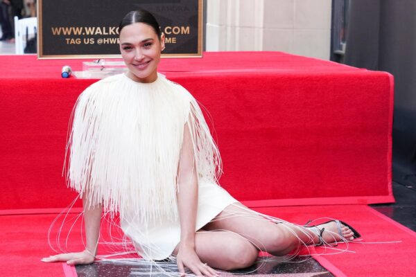 Gal Gadot win’s Israel’s Genesis Prize for her wartime support