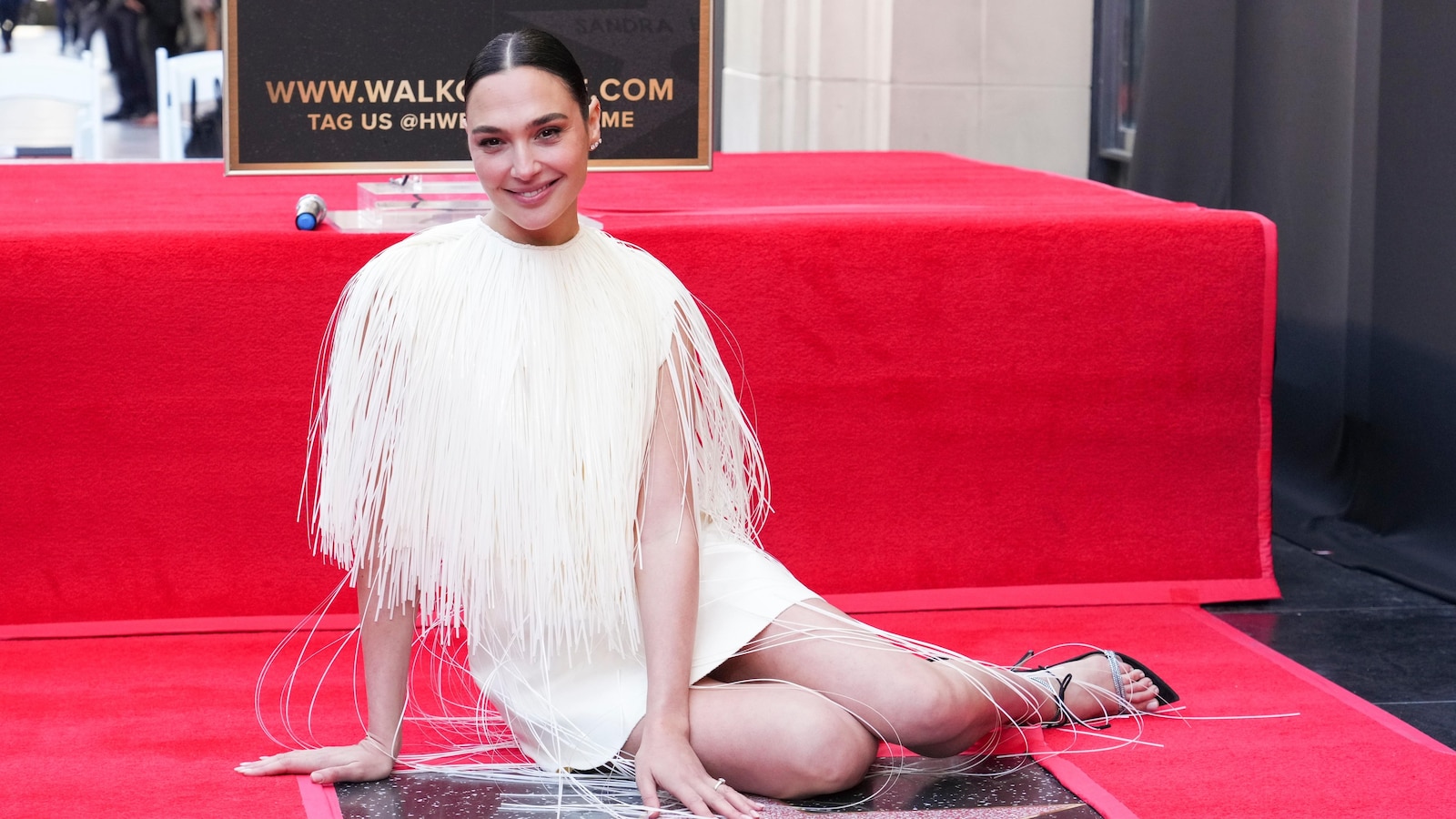 Gal Gadot win’s Israel’s Genesis Prize for her wartime support