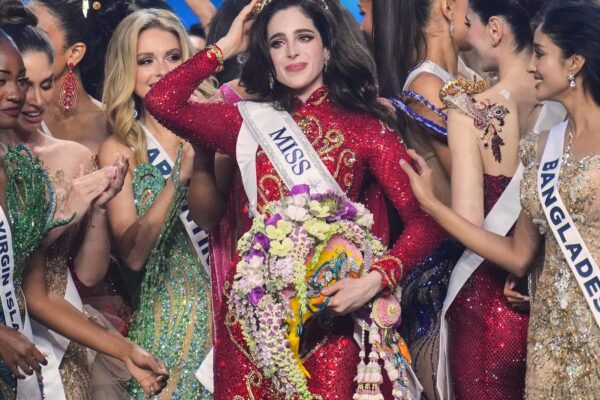 Miss Mexico is crowned Miss Universe at a pageant where she stood up to a host’s bullying