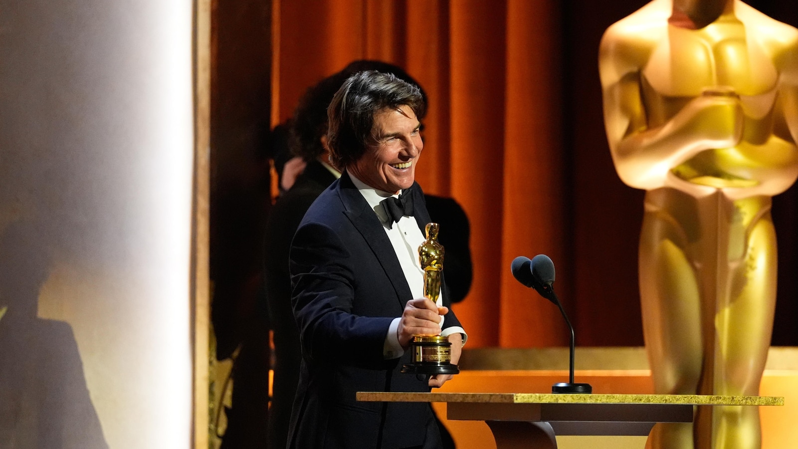 Tom Cruise finally gets his Oscar moment with a lifetime achievement trophy at the Governors Awards
