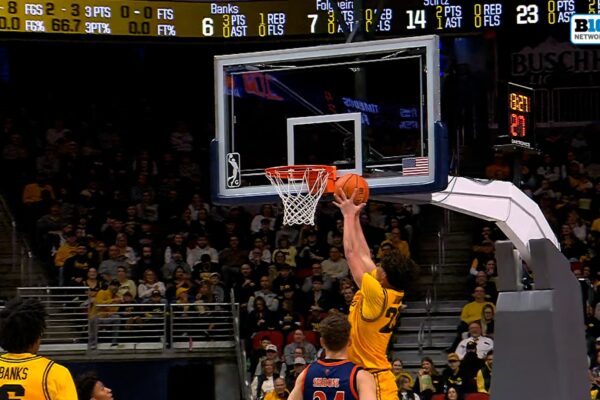 Iowa's Bennett Stirtz finds Isaia Howard and Alvaro Folgueiras for BACK-TO-BACK alley oops vs. Bucknell