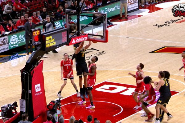 Aday Mara throws down TOUGH Alley-Oop Dunk to extend Michigan's lead over Maryland