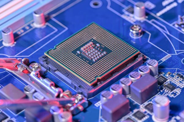 Chinese chipmaker MetaX shares soar nearly 700% in Shanghai debut