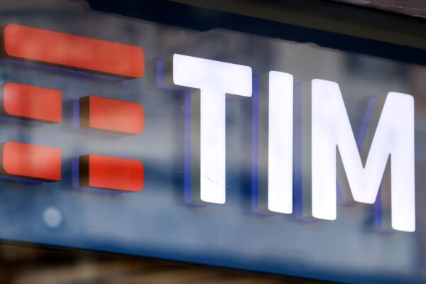 Telecom Italia wins .2 billion court payout