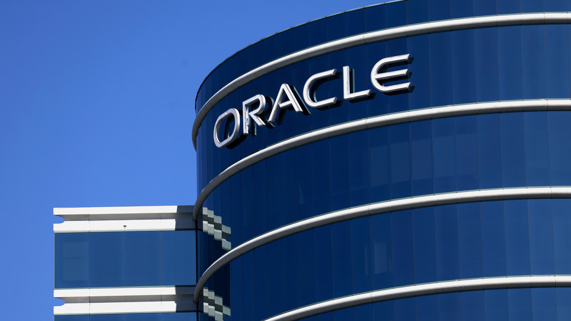 Concerns over Oracle’s debt spill over into its projects