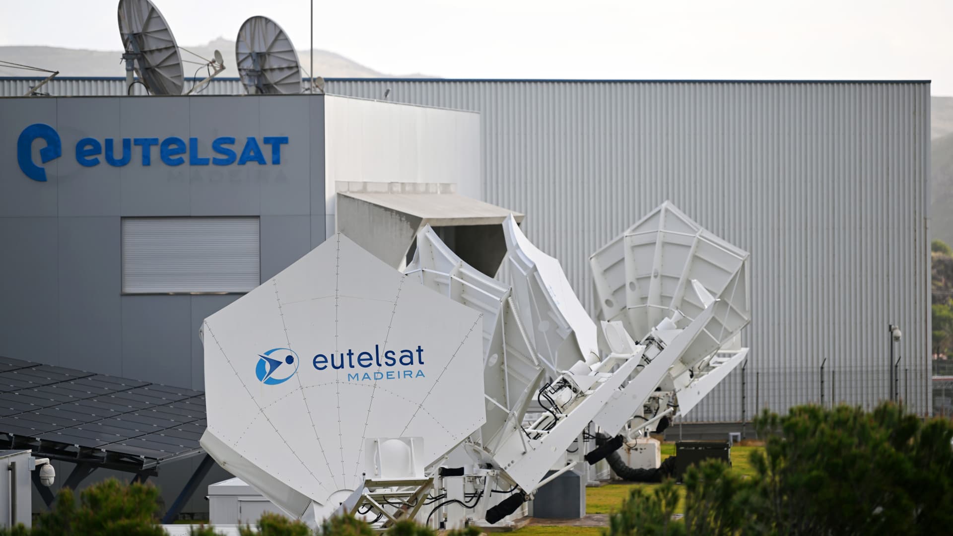 Musk’s Starlink rival Eutelsat shares fall after SoftBank stake cut report