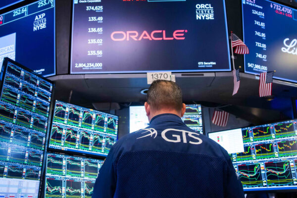 Stocks making the biggest moves midday: ORCL, JBL, PSKY, TPL