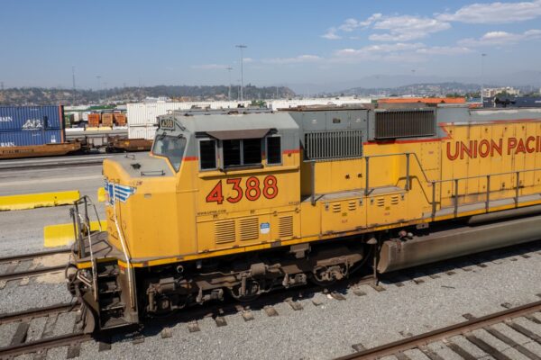 Union Pacific will be a double-digit earnings story in 2026, Hightower’s Stephanie Link says