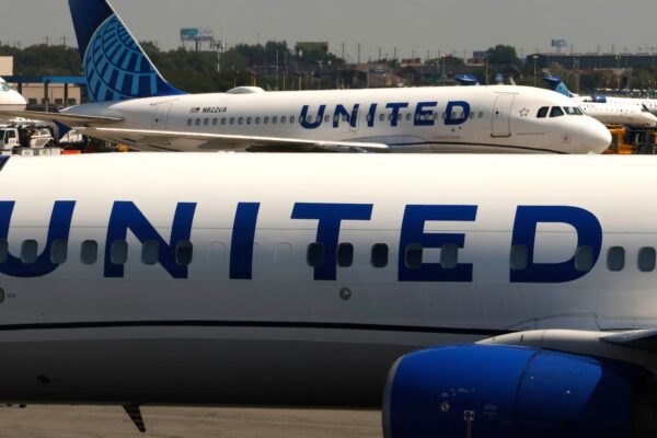 Engine failure forces United Airlines flight to return to Washington, D.C.-area airport
