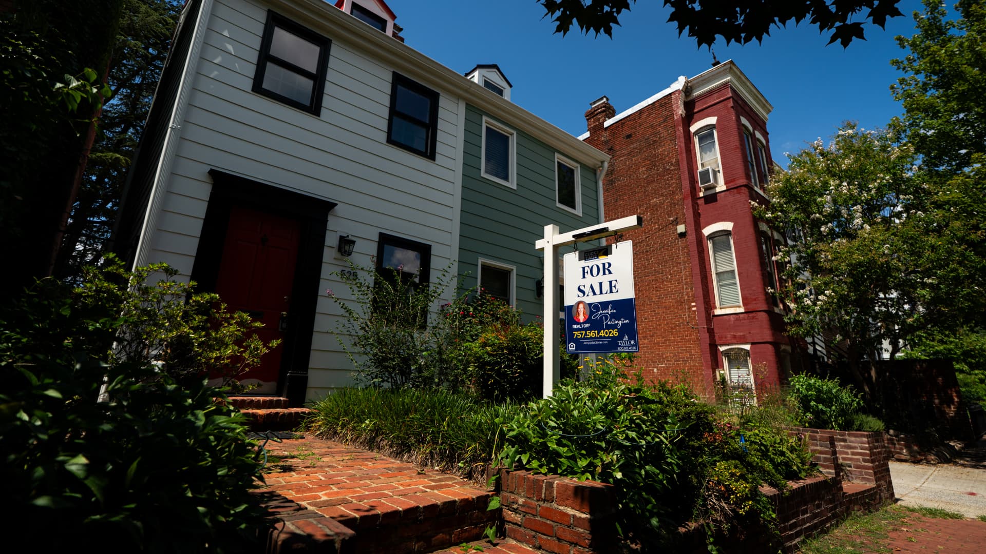 Home prices go negative for the first time in over 2 years