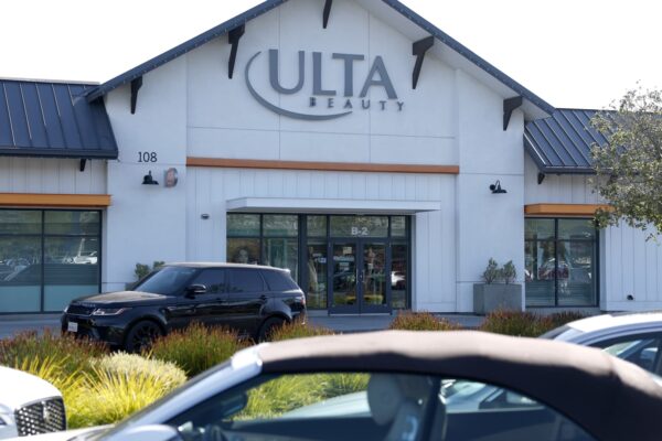 Holiday shopping kicks off with solid start. Here are the big winners