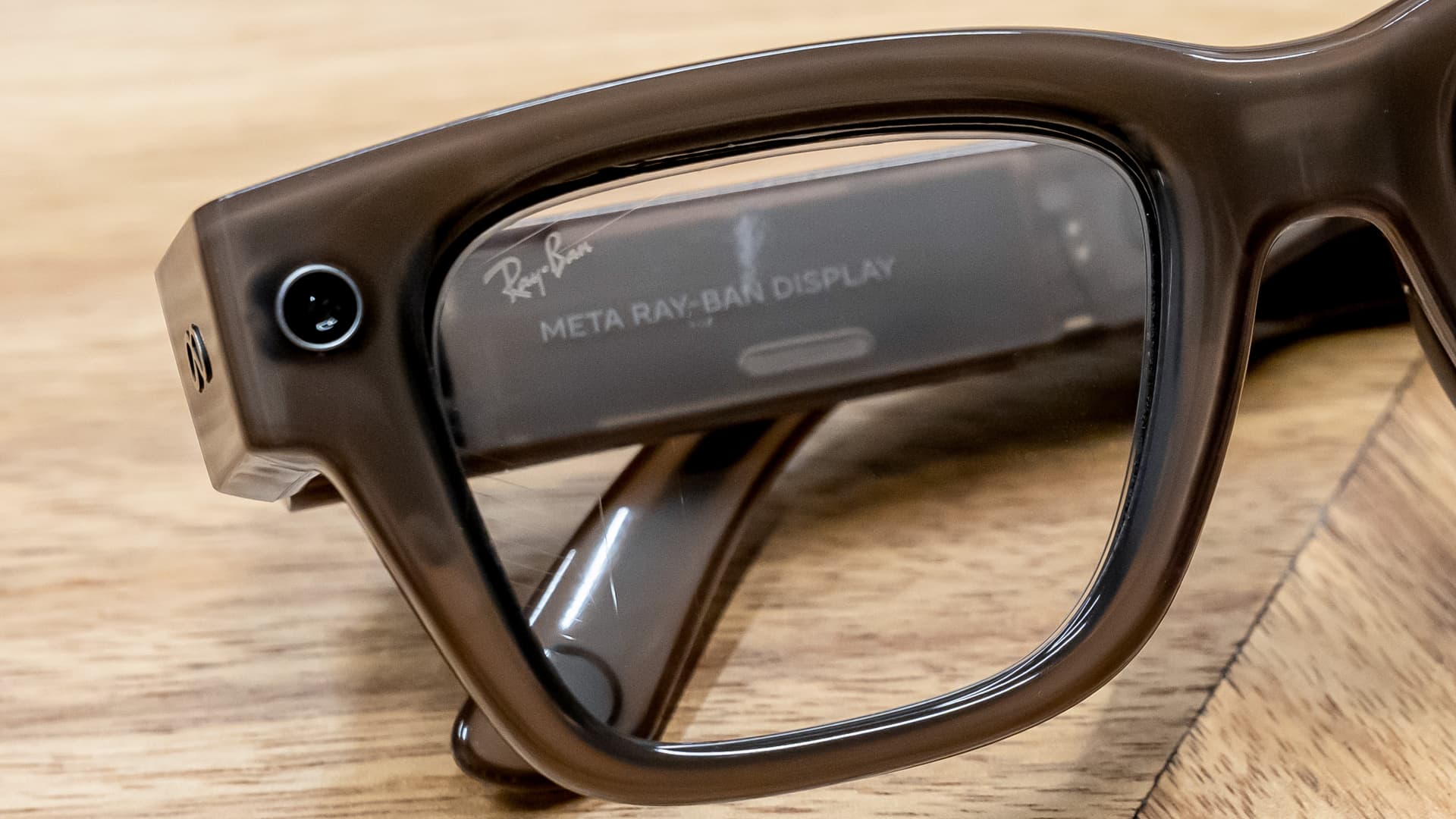 Analysts say a luxury eyewear giant could be the next AI winner