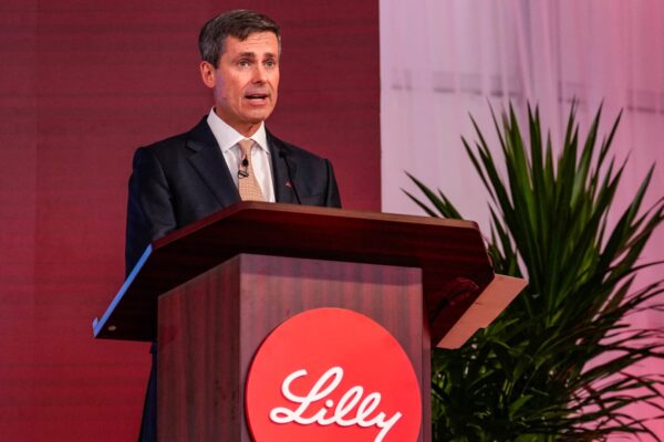 Eli Lilly to build  billion Alabama manufacturing plant