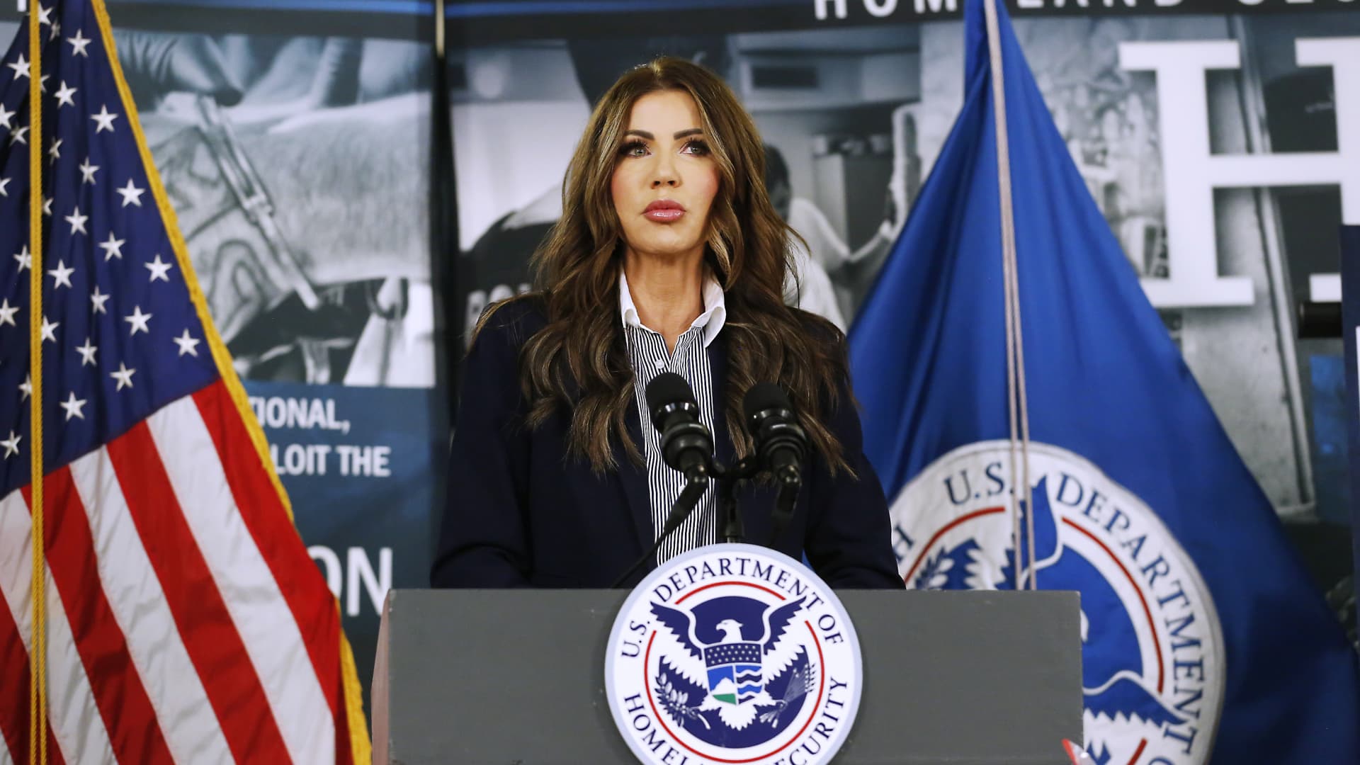 Homeland Security buying Boeing 737s for ICE deportations