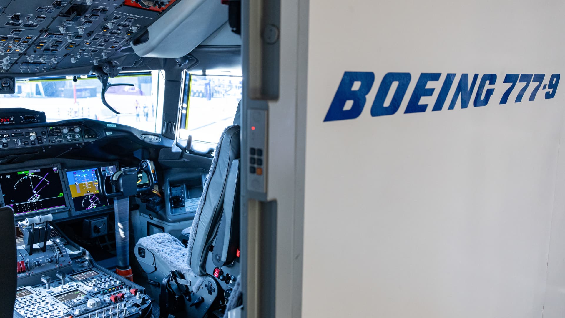 Cramer says Boeing is a buy here — plus, bank stocks keep rolling
