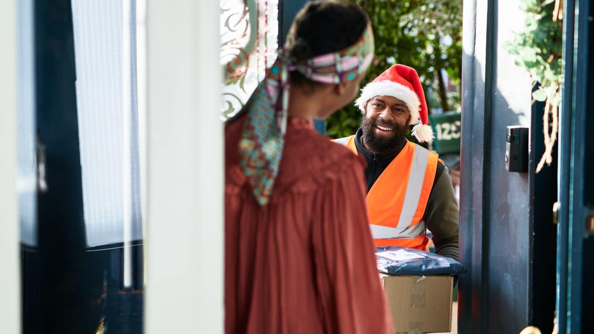 How Much To Tip During Holidays, Plus Money Tools That Make It Easy