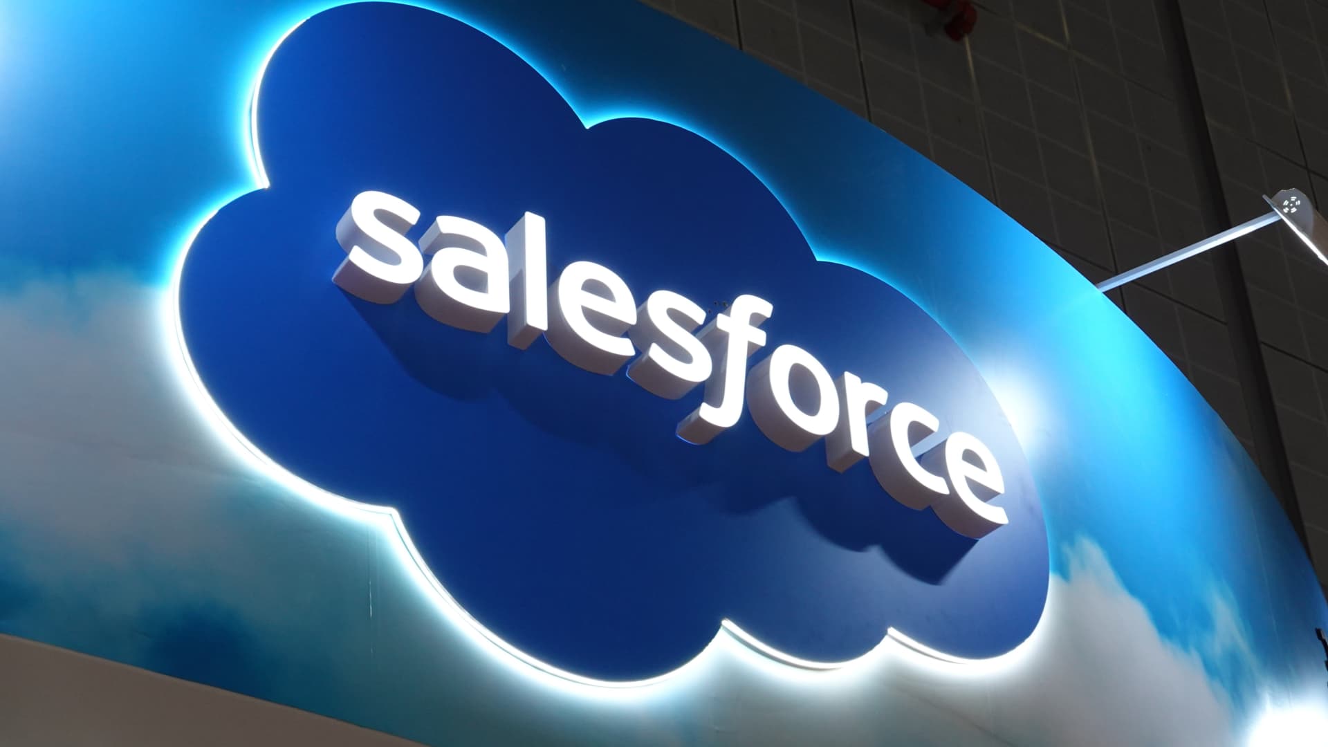Salesforce shares heading for best week since 2023
