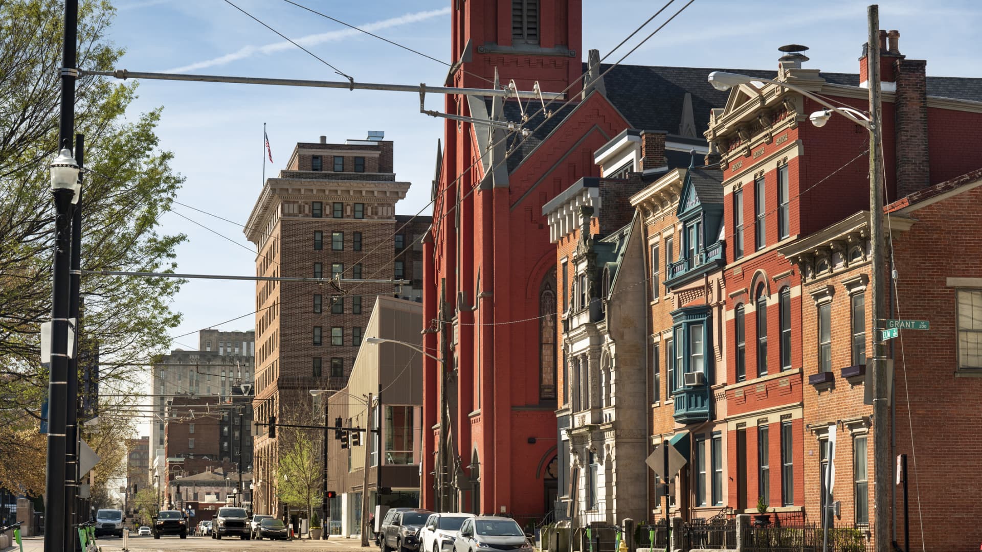 Apartment rents drop further, with vacancies at record high