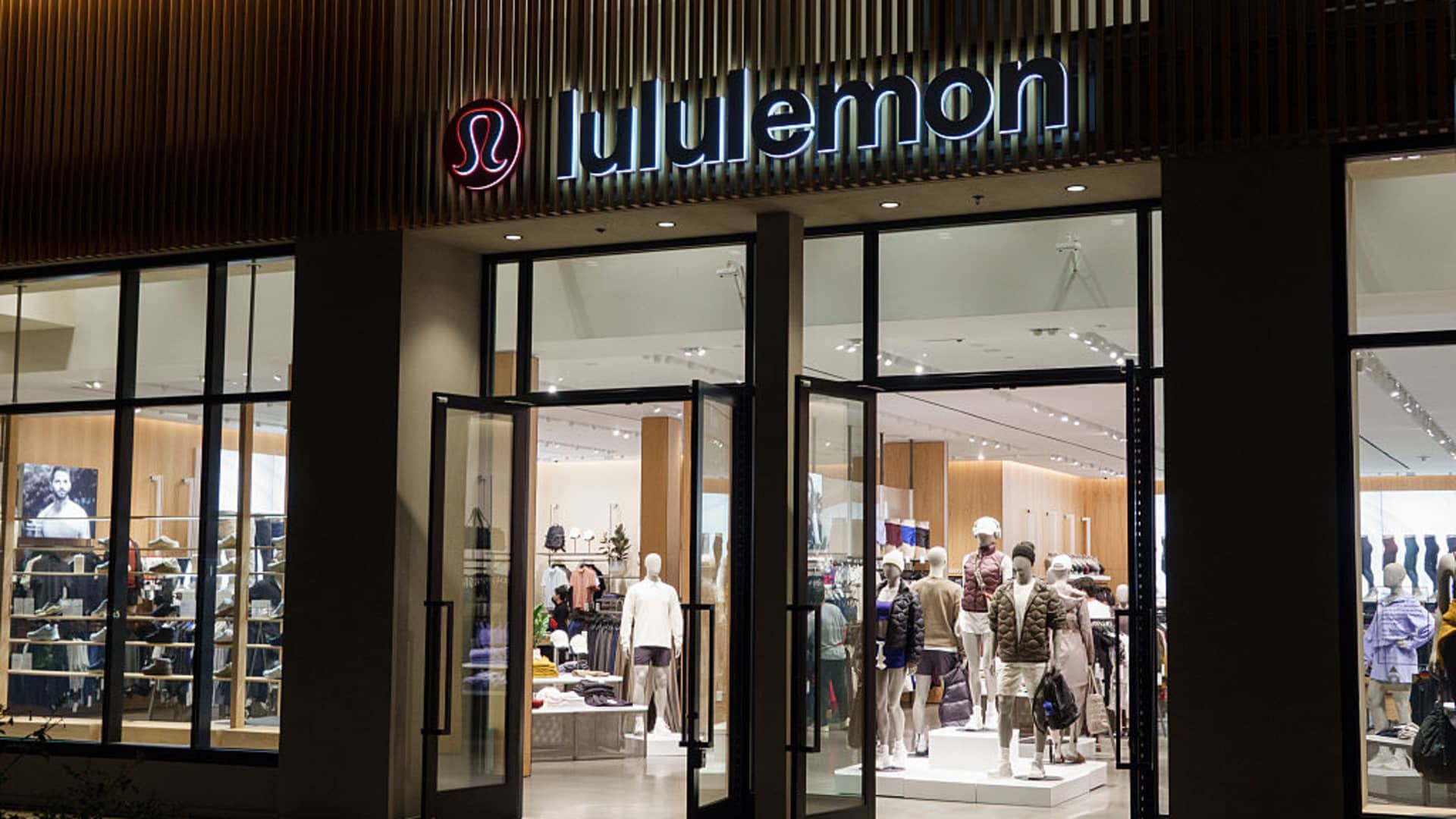 Activist Elliott builds Lululemon stake, suggests CEO candidate