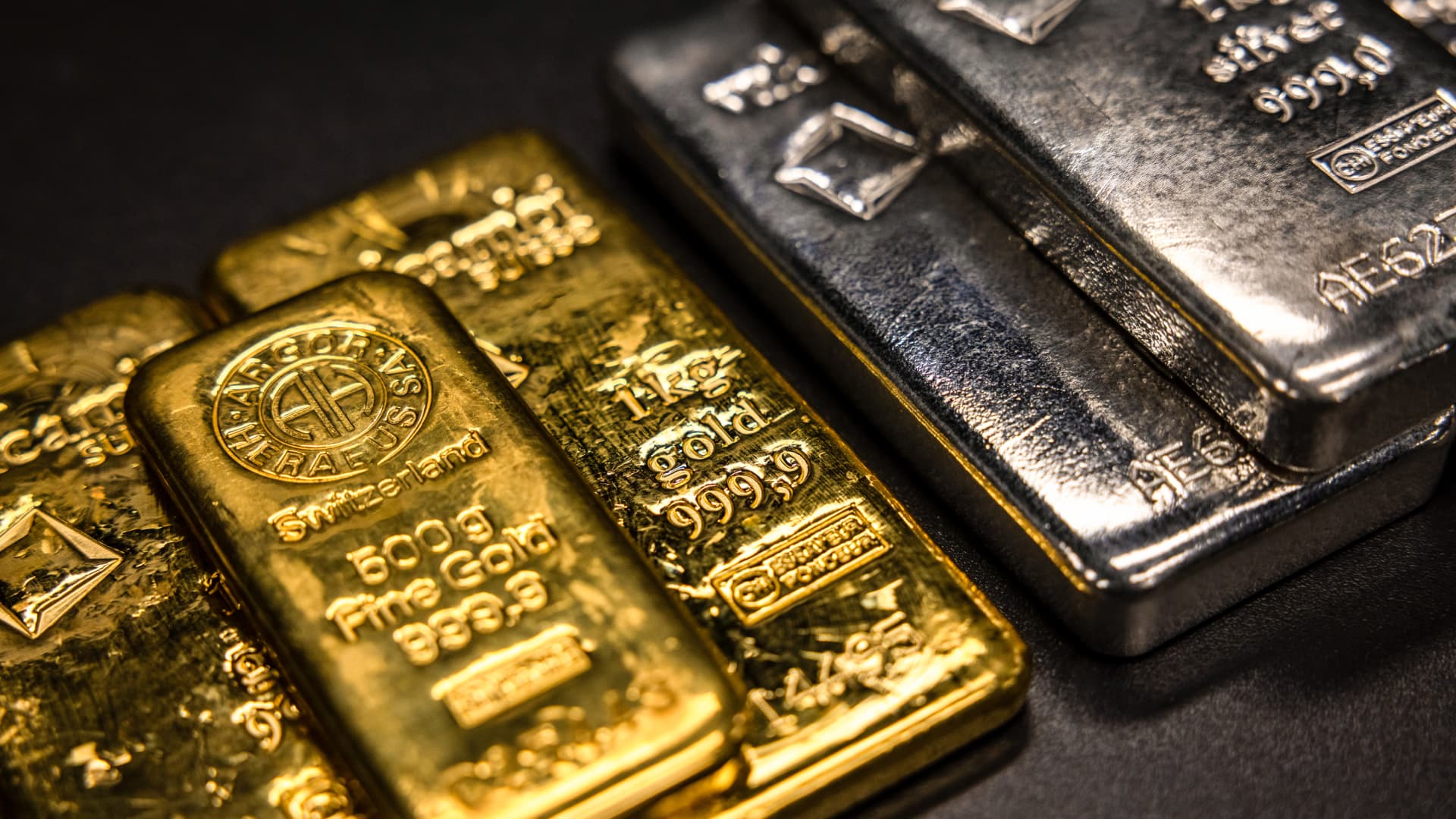 Time to sell silver and buy gold, says Carter Worth