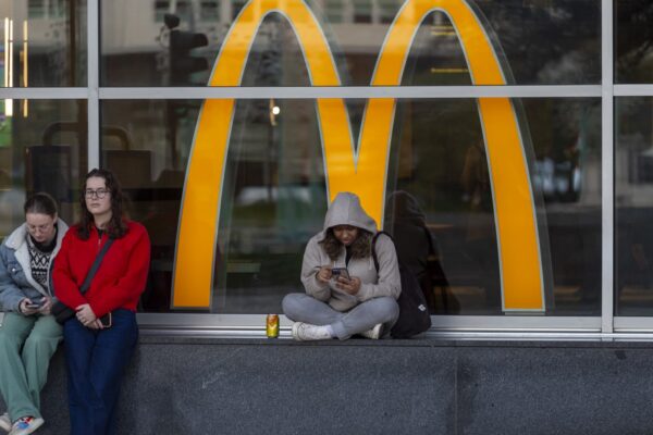 McDonald’s to emphasize value by updating franchising standards