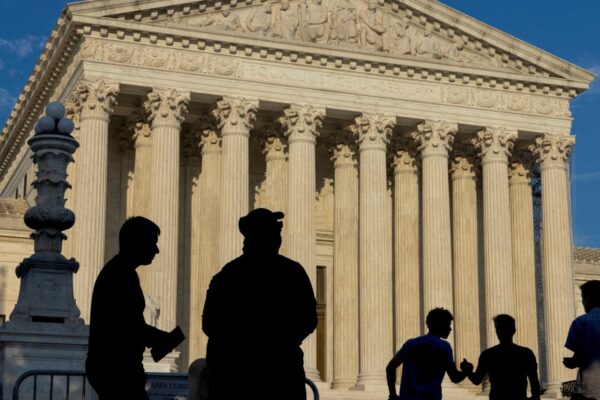 Supreme Court conservatives poised to back Trump in FTC firing case