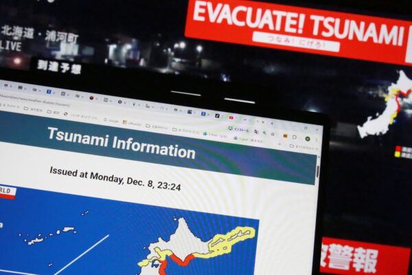 Japan earthquake tsunami warnings