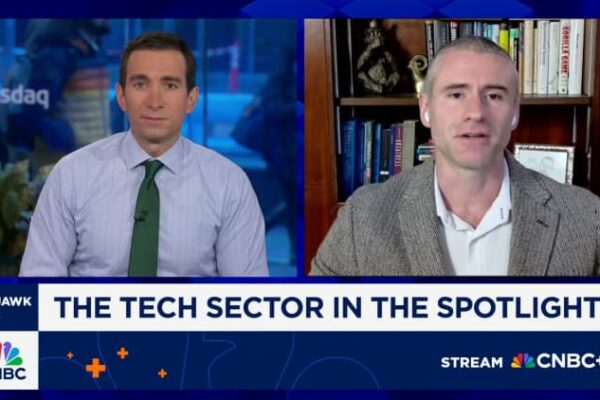 Hinge founder leaves CEO role to launch AI-powered dating startup