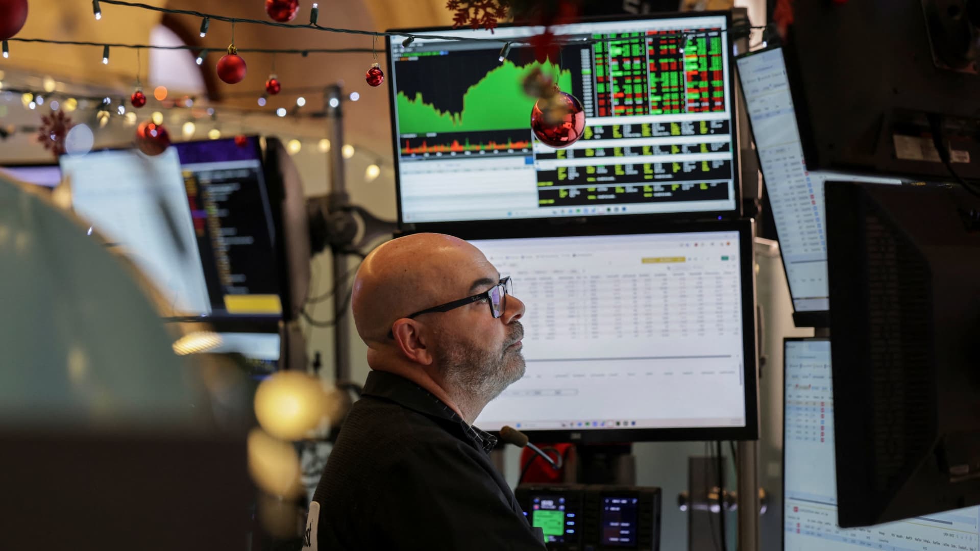 There are two risks the market isn’t pricing in heading into the new year, according to Apollo’s Torsten Slok