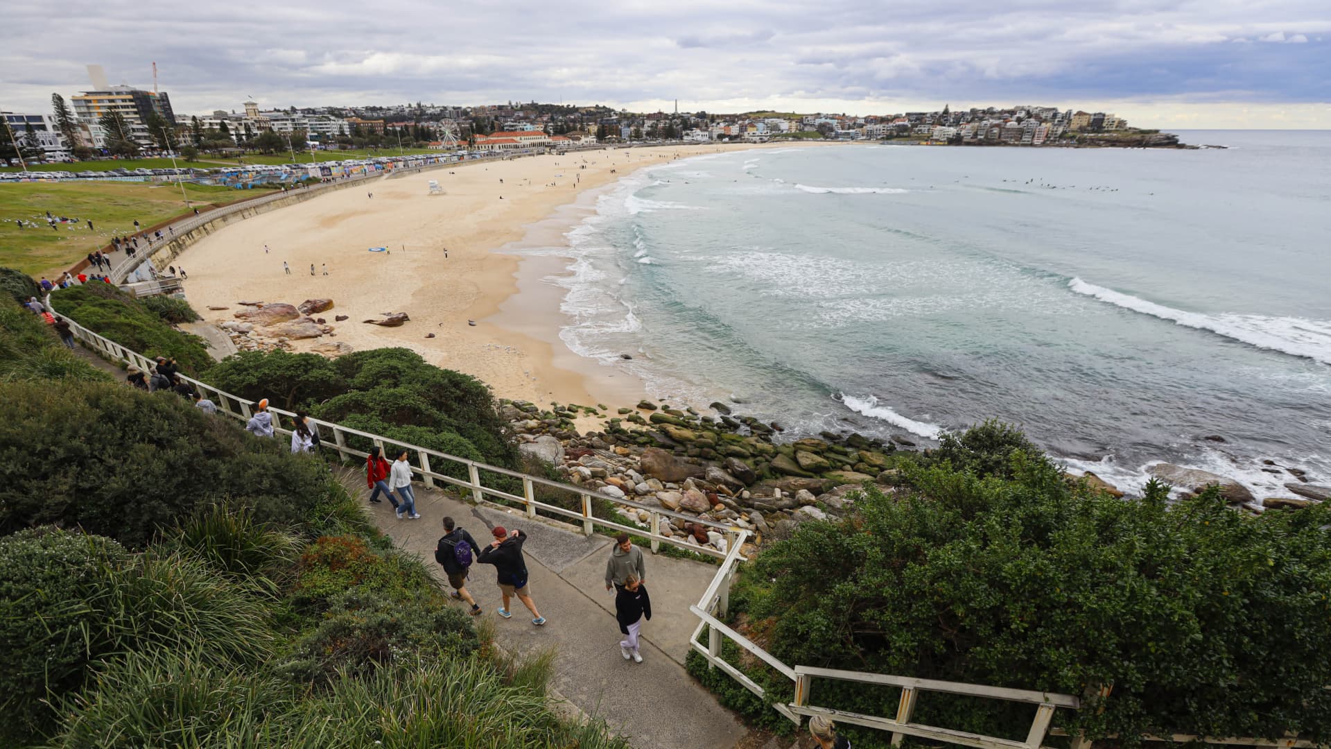 Australia police responding after gunshots reported at Bondi beach