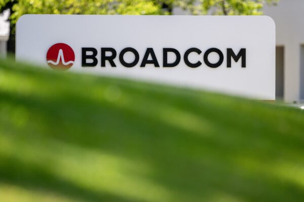 Investors sell off tech despite steady Broadcom numbers