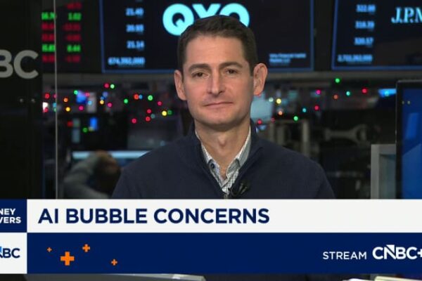 AI infrastructure selloff continues, Broadcom and Oracle shares slide