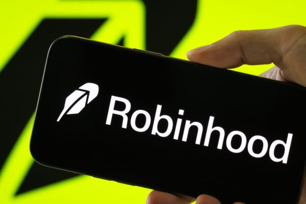 Robinhood is in the midst of a bearish reversal, says Carter Worth
