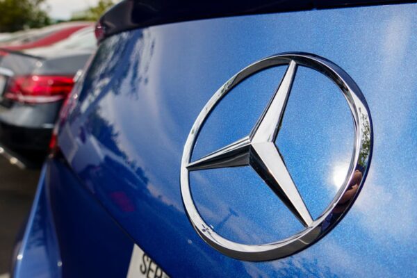 Mercedes-Benz agrees to settlement over excess diesel emissions