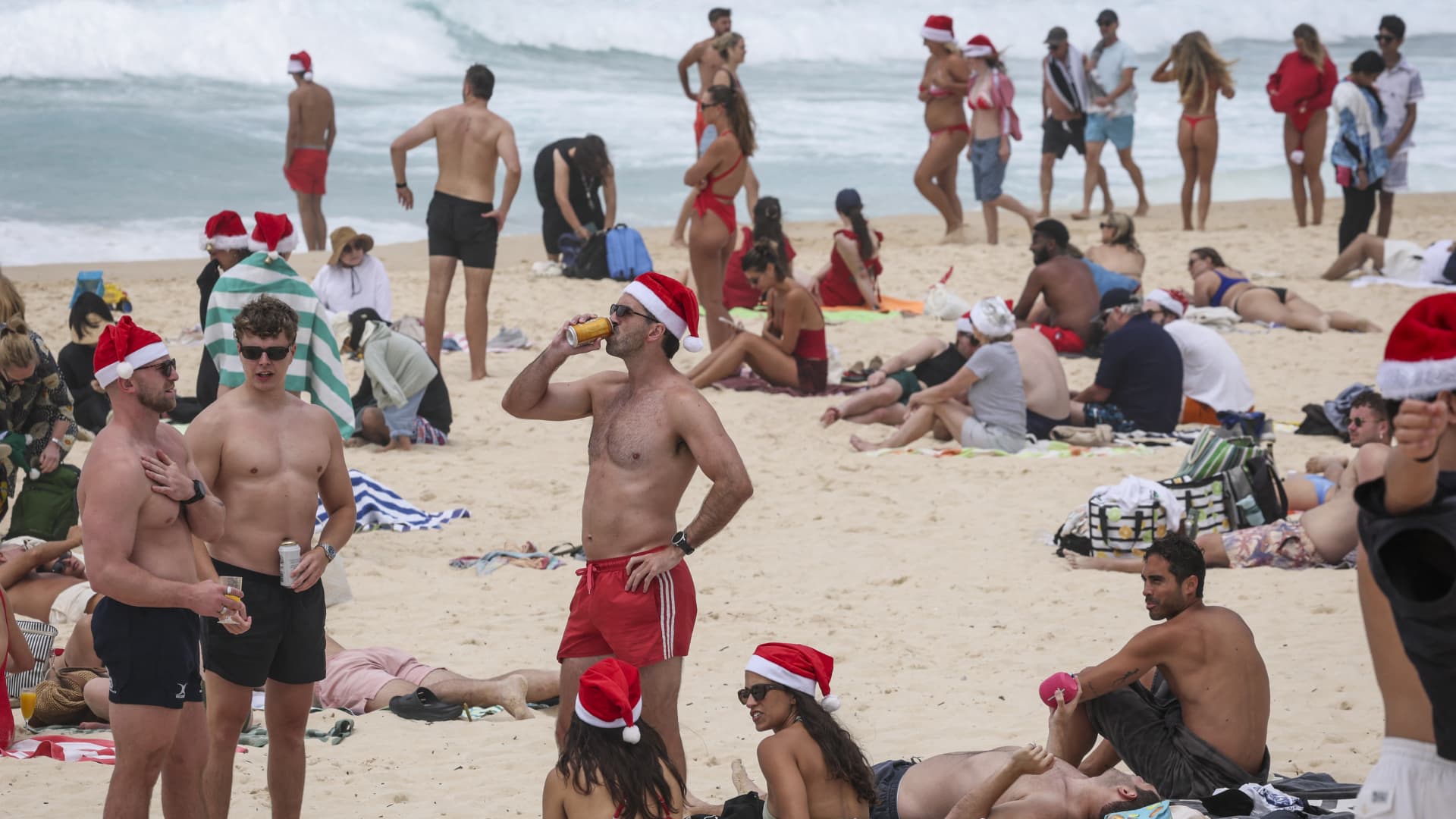Christmas celebrations muted at Bondi as Australians grieve after deadly shooting